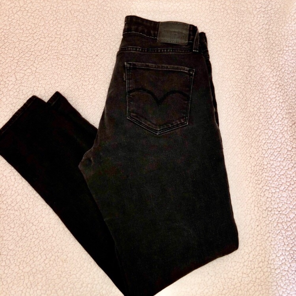 LEVI black jeans